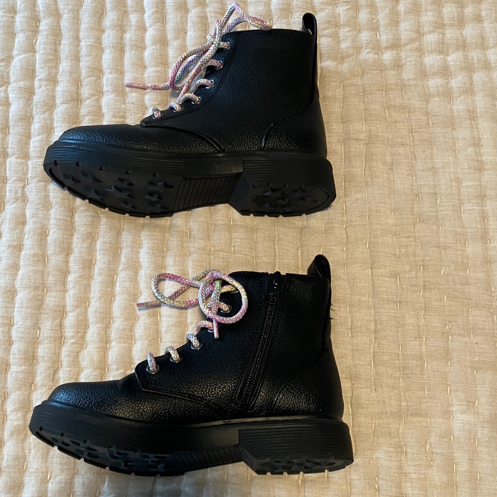 Art Class Boots - Picture 4 of 6